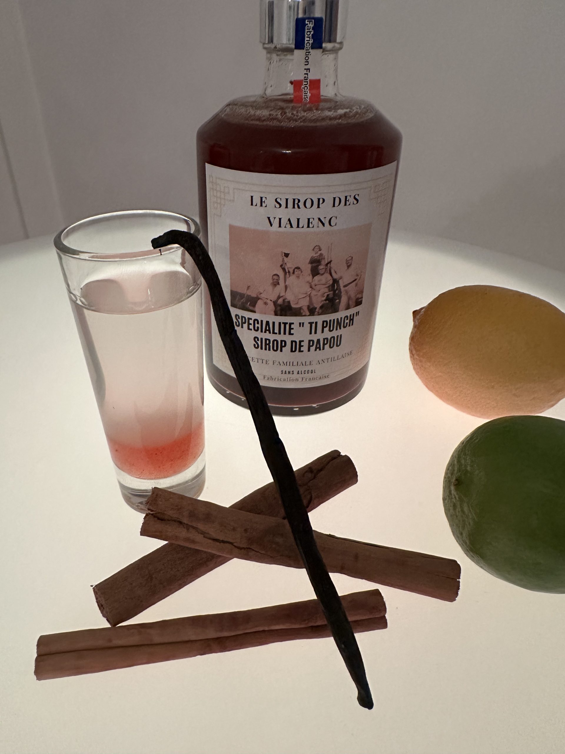 Bouteille de Sirop de Papou 50 cl, sirop artisanal antillais fabriqué à Écommoy près du Mans