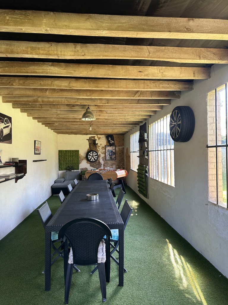 Dépendance de 45 m² du KVS Concept à Écommoy, hébergement lumineux et confortable mis à disposition des hôtes