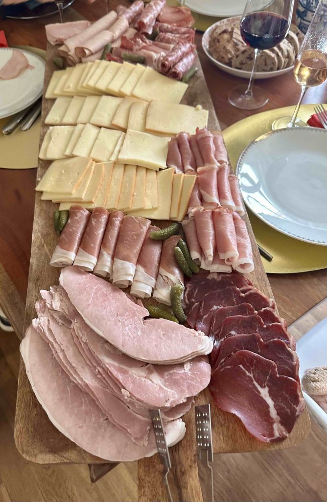 Plateau raclette de 2 à 15 personnes pour nos convives sur réservation lors de votre séjour KVS Concept